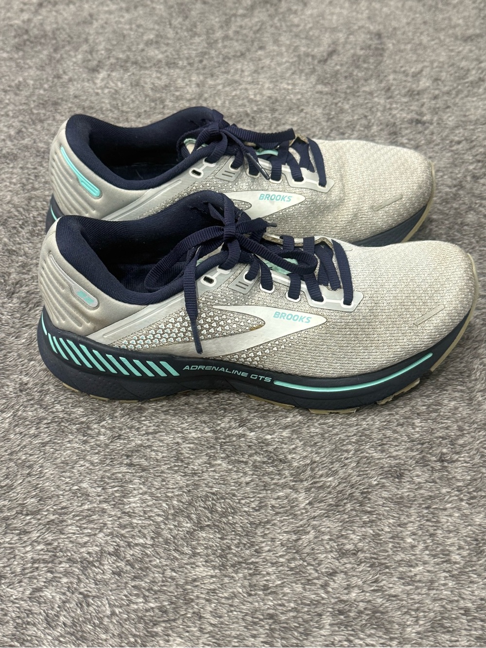 Brooks Women's Running Shoes in Light Gray, Navy & Aqua Size 7.5